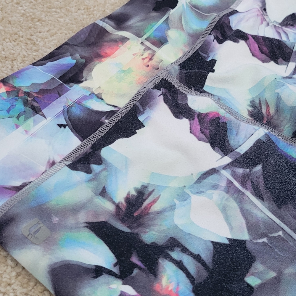 Fabletics Multicolor Abstract Leggings - Picture 4 of 5